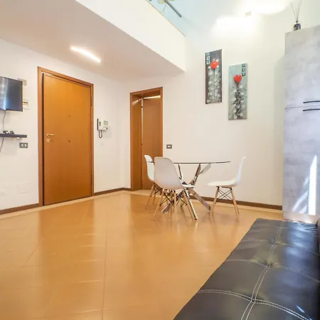 Lo Specchio Di Ferrara