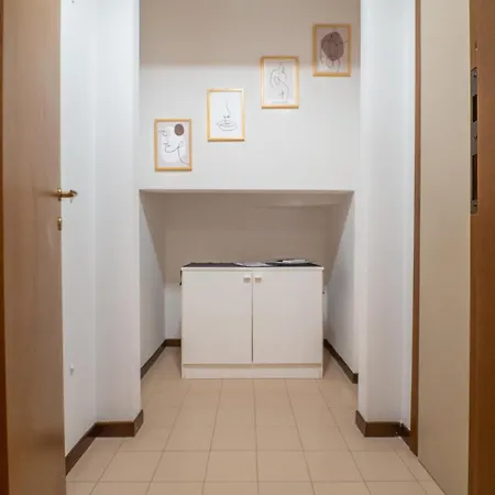 Lo Specchio Di *