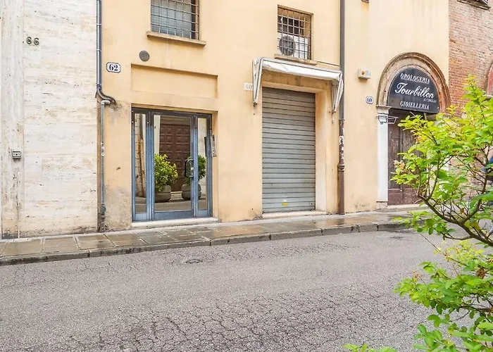 Lo Specchio Di Apartment Ferrara