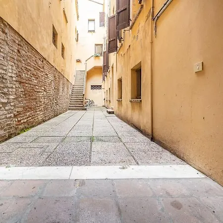 Lo Specchio Di