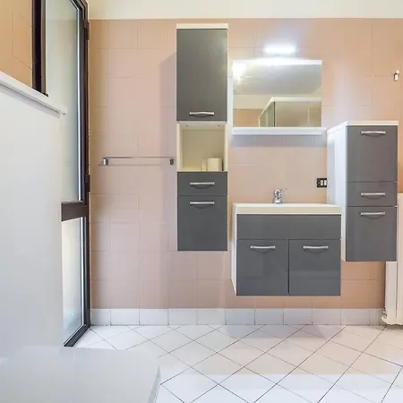 Lo Specchio Di Apartamento Ferrara